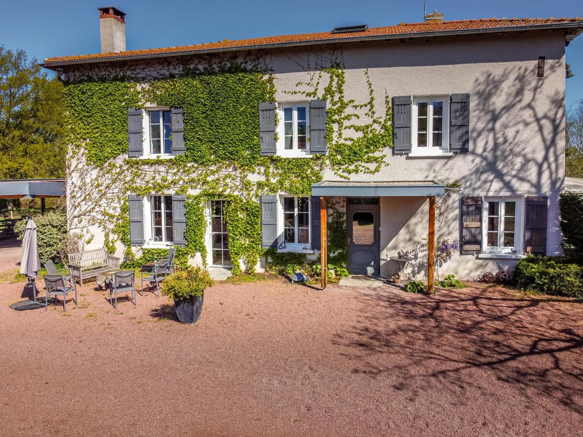 Ouches Domaine D'Aromm - Chambres D'Hotes & Gites - Piscine, Etangs & Animaux - Au Calme מראה חיצוני תמונה